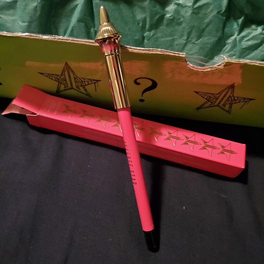 Jeffree Star Weirdo velour lip liner